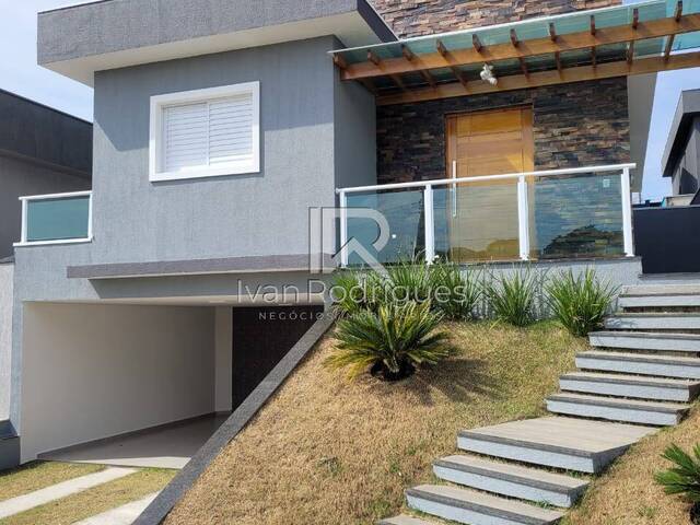 #82 - Casa em condomínio para Venda em Jacareí - SP