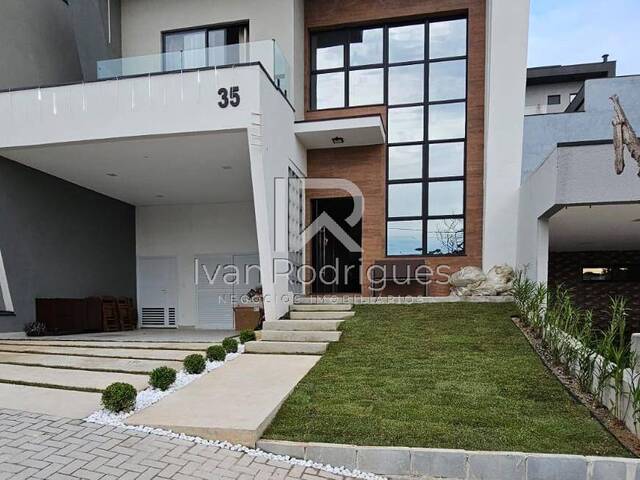 #100 - Casa em condomínio para Venda em Jacareí - SP