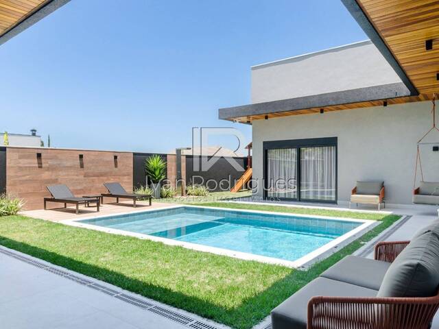 #94 - Casa em condomínio para Venda em Jacareí - SP
