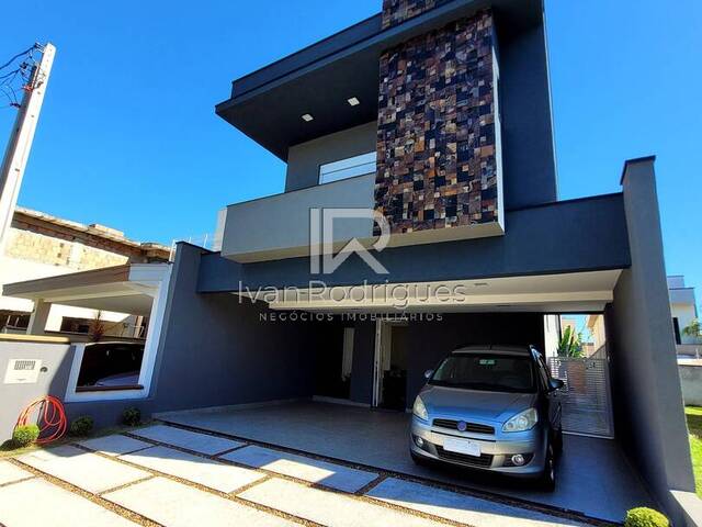 #120 - Casa em condomínio para Venda em Jacareí - SP